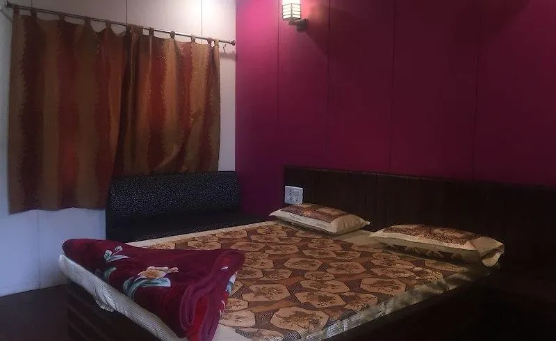 Deluxe Stay Near The Epic Tajmahal-1