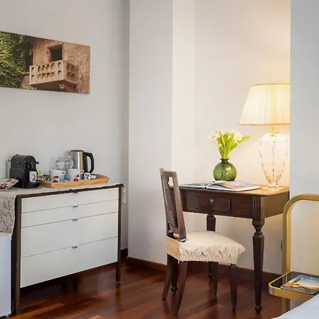 Castle View Room - Veronainflat-2