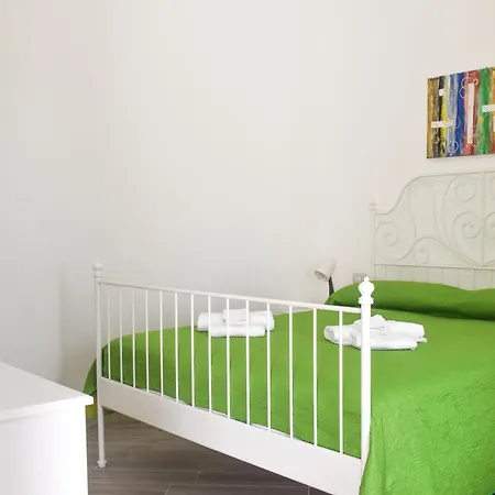Bed & Breakfast Domus Pepe Scalea-2