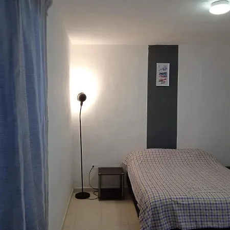 Room In Guest Room - Double Room, Private Bathroom, A C, Wi-Fi In The Center Of Cancun-2