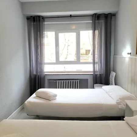 Hostal Albero By Gaiarooms-3