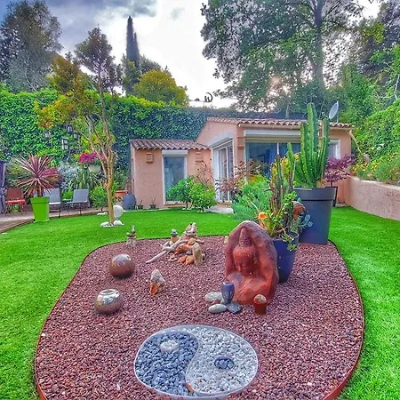 Dans Un Jardin Bb Et Jacuzzi-3