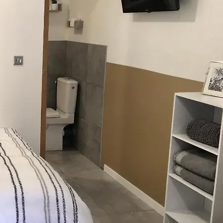 Studette de 17m2 avec parking privé gratuit Climatisation et petite cuisine-3