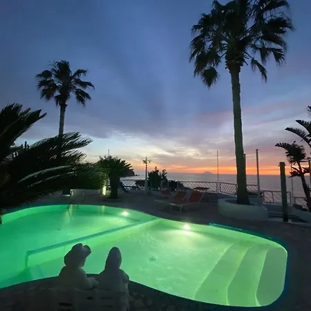 Rooms & Pool-2
