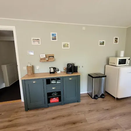 B&B Villa Giethoorn - Canalview, Privacy & Parking-2