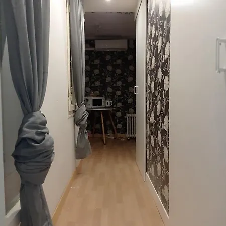 Double Private Room In The Center City Metro L1 & L5-3