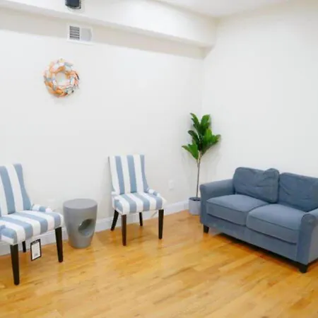 Newly Renovated Guest Rooms Near Transportation-3
