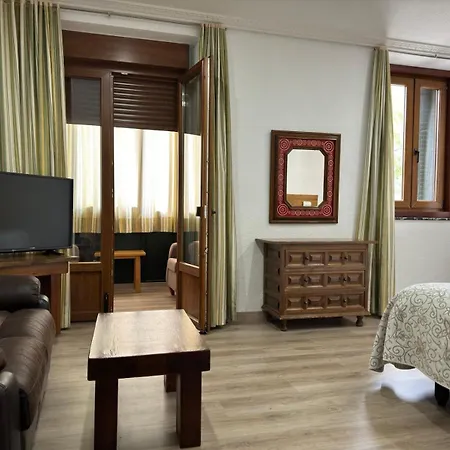 Hostal Aribel Longinos-3