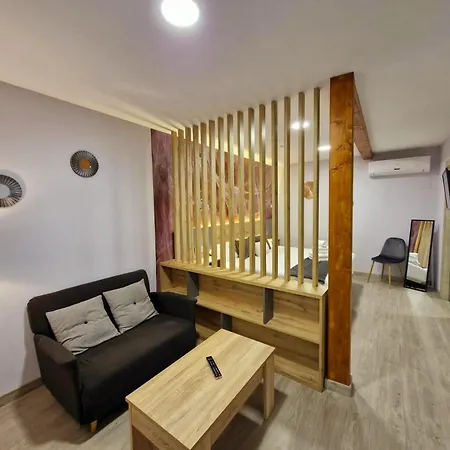 Feeling Home Suites&Rooms-3