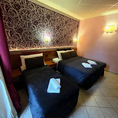 In Roma Vale&Hillary Colosseo B&B-2