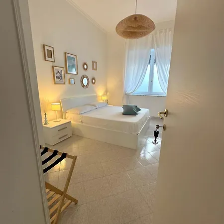 A Due Passi dal Mare B&B-3