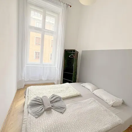 Synagouge Astoria Guest House-3