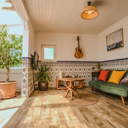 Olympo Shared Flat With Amazing River View-3