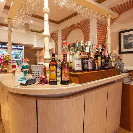 Karon Sunshine Guesthouse & Bar-2