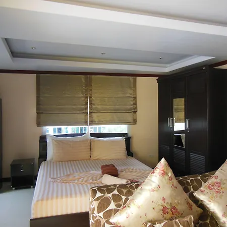 Boomerang Guesthouse And Bar-3