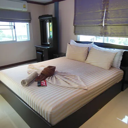Boomerang Guesthouse And Bar-2