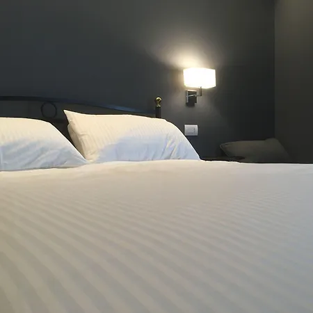 Robin Rooms-2
