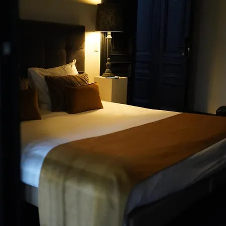 B in Antwerp-3