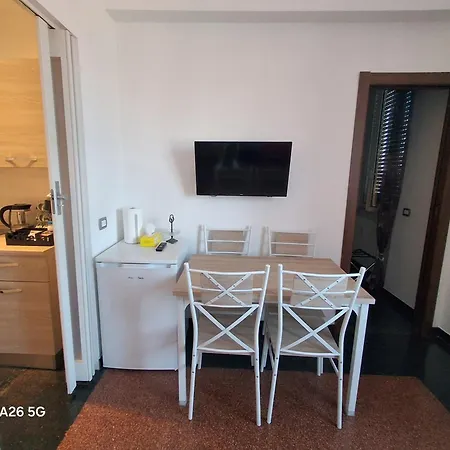 La Lanterna Di Angelo Rent Rooms And Apartments Free Parking On The Street Front-2