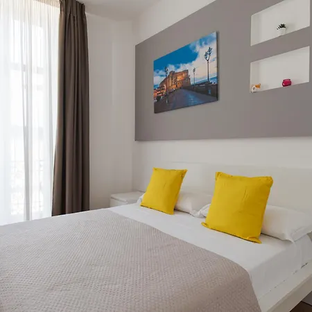 Naples Gateway Rooms-3