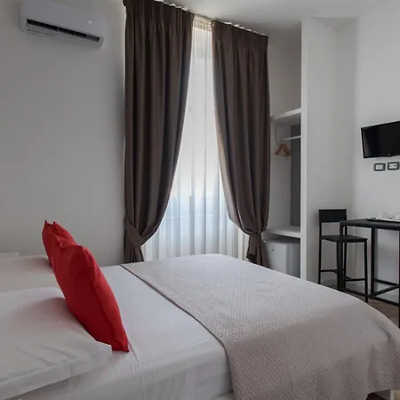 Naples Gateway Rooms-2