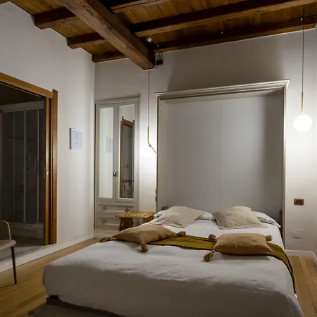 Condotti Rooms-3