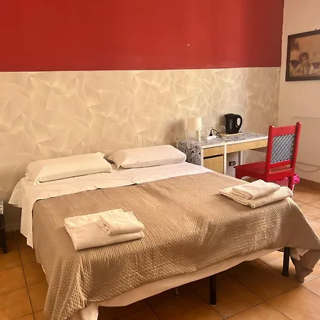 Meltin' Rome Guest House-3