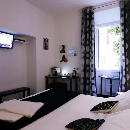 Caroline Rooms Rome-3